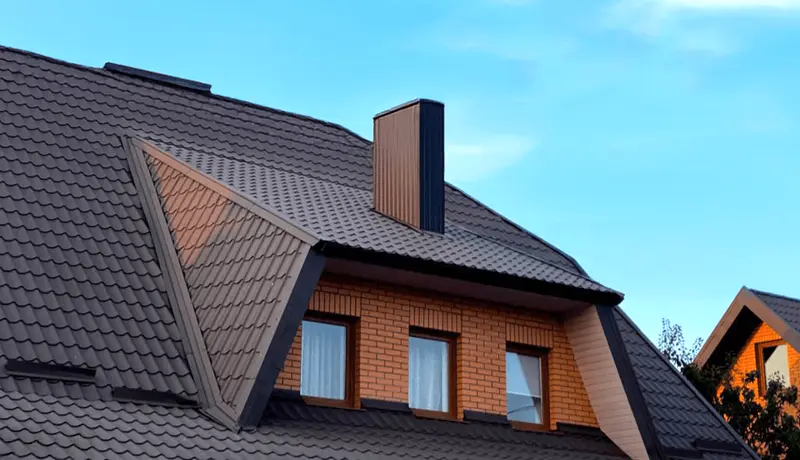 Tôn lạnh là loại vật liệu được sản xuất từ thép cán nguội, sau đó mạ hợp kim nhôm - kẽm (Aluzinc) bằng công nghệ nhúng nóng liên tục