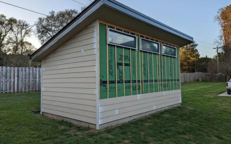 Độ dốc mái nhà cấp 4 tổi thiểu 10%, không nên vượt quá 20%