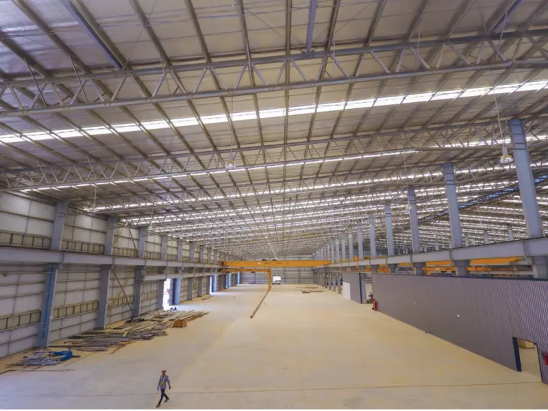 Gia cố thêm thanh đỡ, cố định hệ khung và điều chỉnh lại độ phẳng của mái