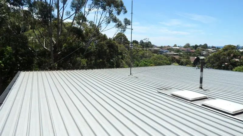 Lợp mái nhà bằng tôn phù hợp với nhiều loại công trình