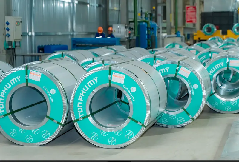 Muốn tôn lợp mái bền màu bạn nên chọn thương hiệu uy tín như Tôn Phú Mỹ